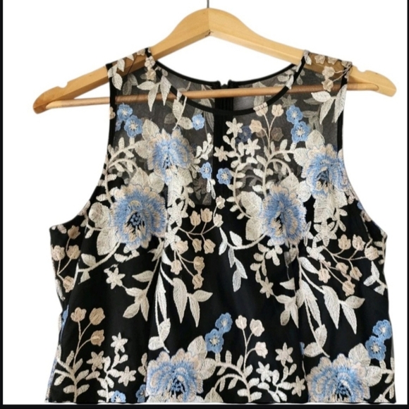 White House Black Market Dress Womens 0 Black Embroidered Lace Black Blue Roses - Picture 5 of 6